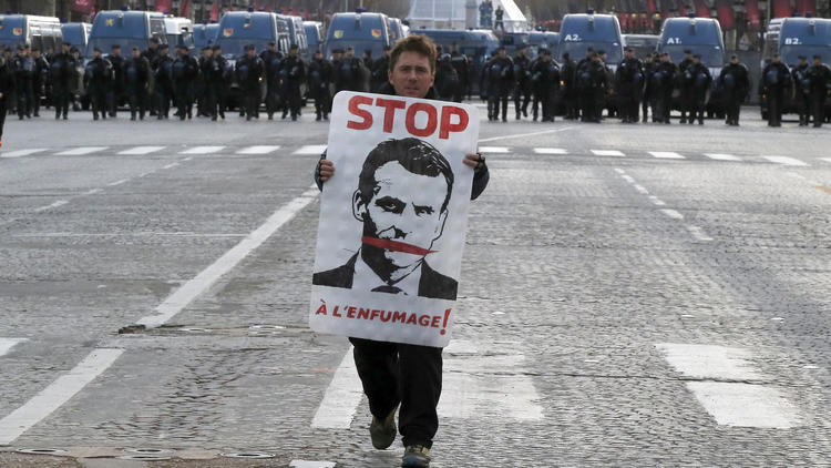 फ्रान्समा सरकारविरोधी प्रदर्शन हिंसात्मक बन्दै, राष्ट्रपति माँक्रोनको राजीनामा माग