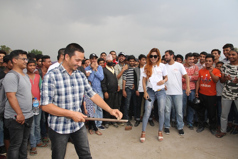 टुँडिखेलमा डण्डीबियोको 'ठ्याक लाउने’ च्यालेन्ज 
