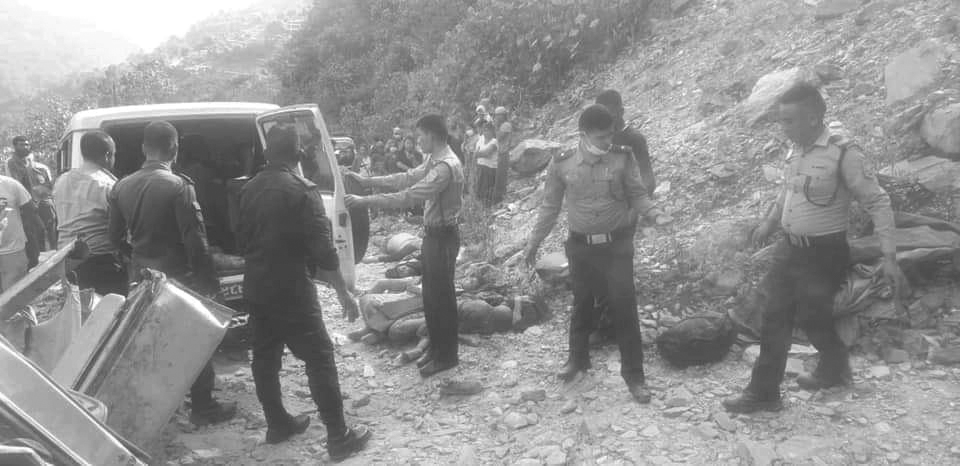 घान्द्रुकमा जिप दुर्घटना हुँदा ८ जनाको मृत्यु, मृतक सबैको सनाखत