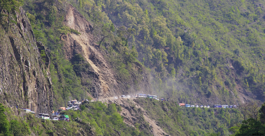 फेरि खस्यो पहिरो, नारायणगढ मुग्लिङ्ग विहानैदेखि अवरुद्ध