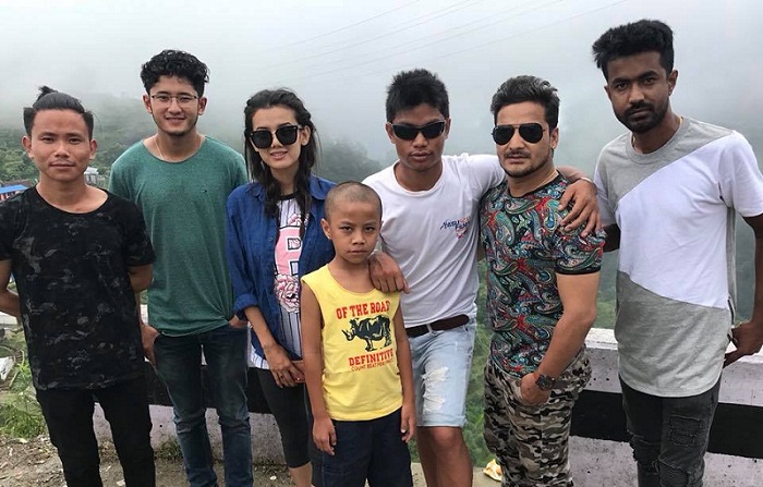 टोली बनाएर मोफसल प्रचारमा 'मेरी मामु'