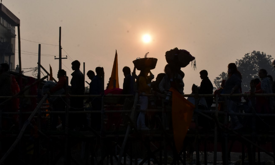 उदाउँदो सूर्यलाई अर्घ दिएर छठको समापन