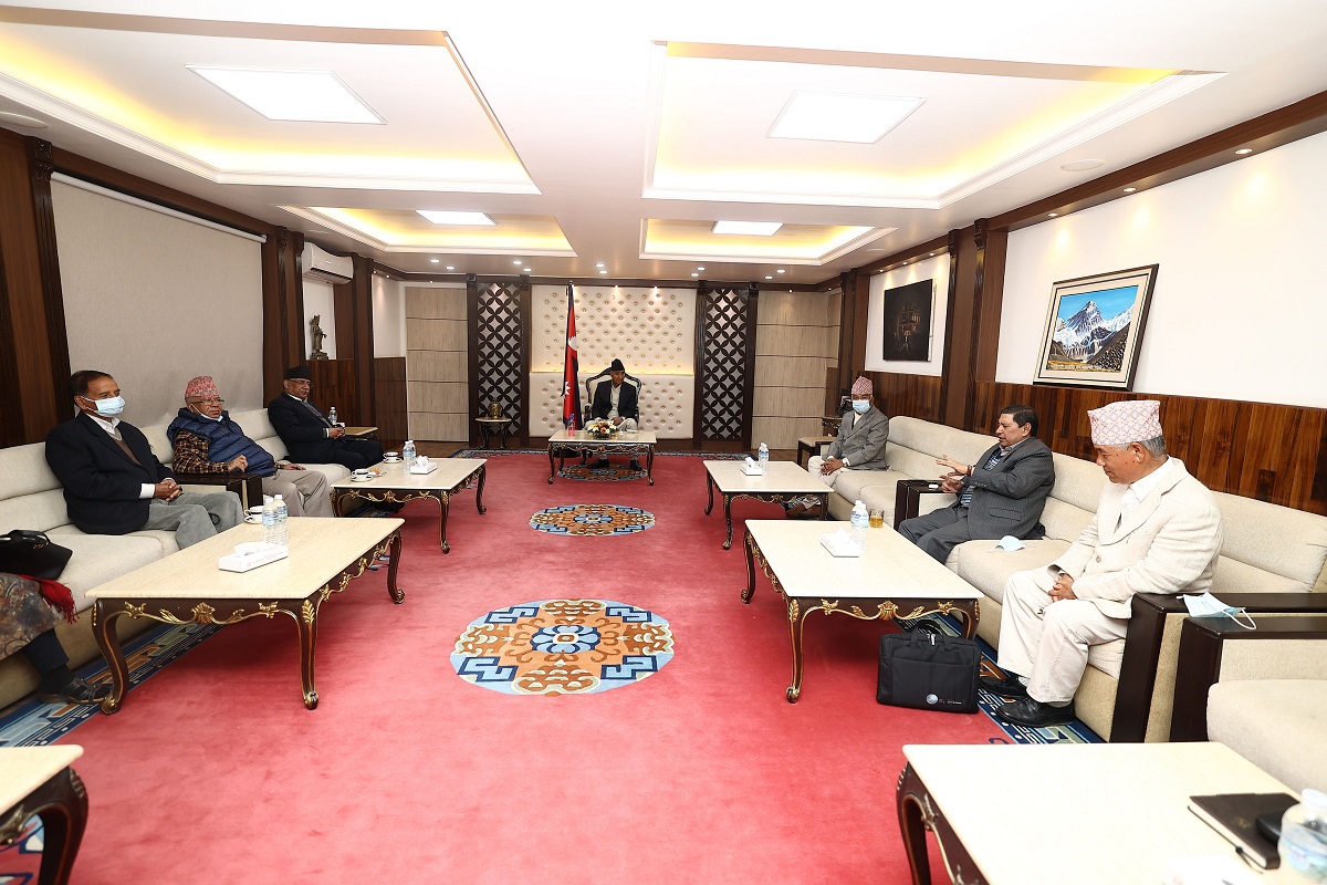 पेट्रोलियम पदार्थको मुल्य घटाउन सरकारलाई सत्ता गठबन्धनको निर्देशन