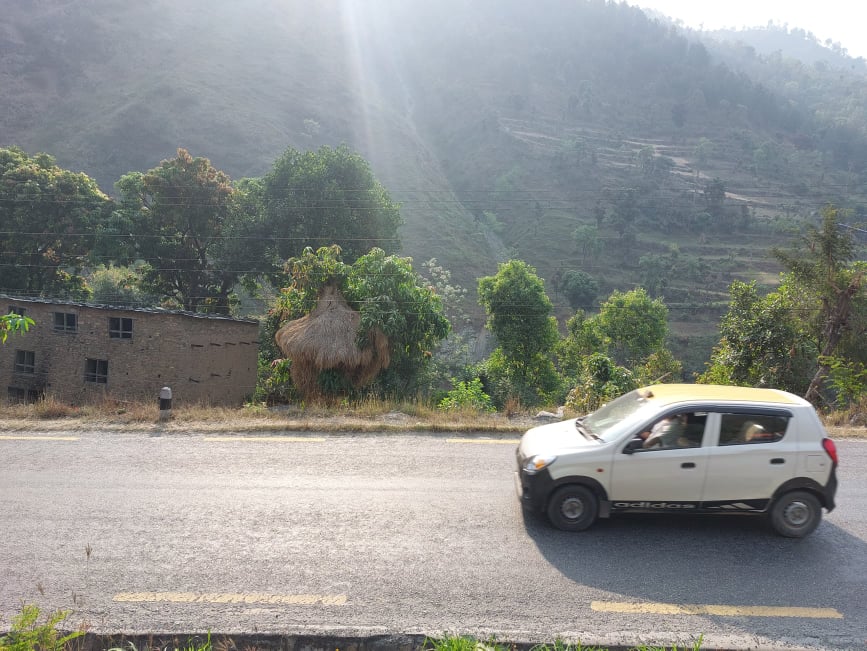 १८ किलोमा पहिरो हटाइएपछि संचालनमा आयो नारायणगढ-मुग्लिन सडकखण्ड