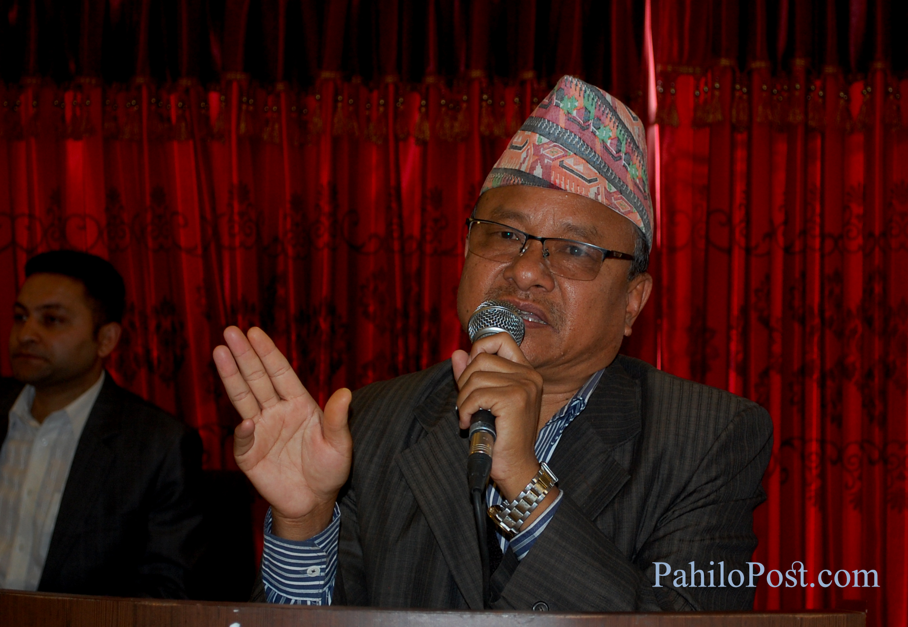 किरातीले भनेः ‘ओली र प्रचण्डको समाजवाद पनि देखियो’ भन्ने गीत गाउने दिन आउँदैछ