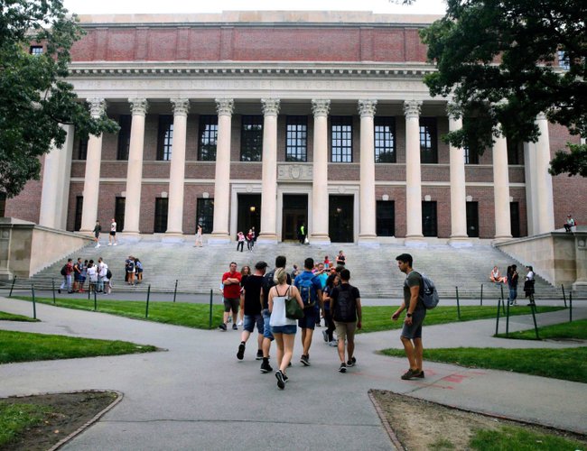 नयाँ भर्ना र अनलाइनबाट मात्र कक्षा लिएकालाई अमेरिका प्रवेश नदिने ट्रम्प प्रशासनको निर्णय