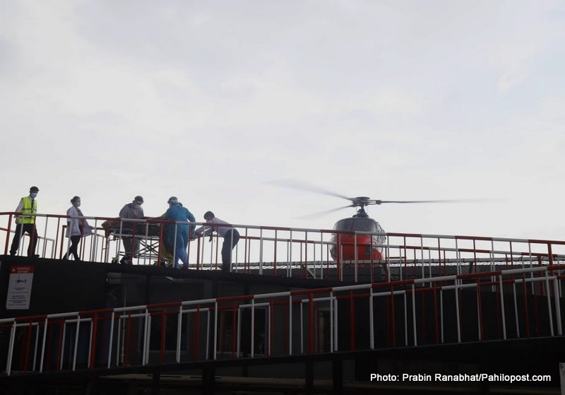 काठमाडौंका संक्रमित आइसियु खोज्दै हेलिकोप्टरबाट चितवनका अस्पतालमा     