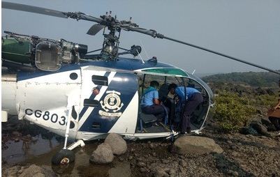 दुर्घटनामा परेको भारतको समुन्द्री सीमा रक्षक हेलिकप्टरबाट सबैको उद्दार, उपचार थालियो