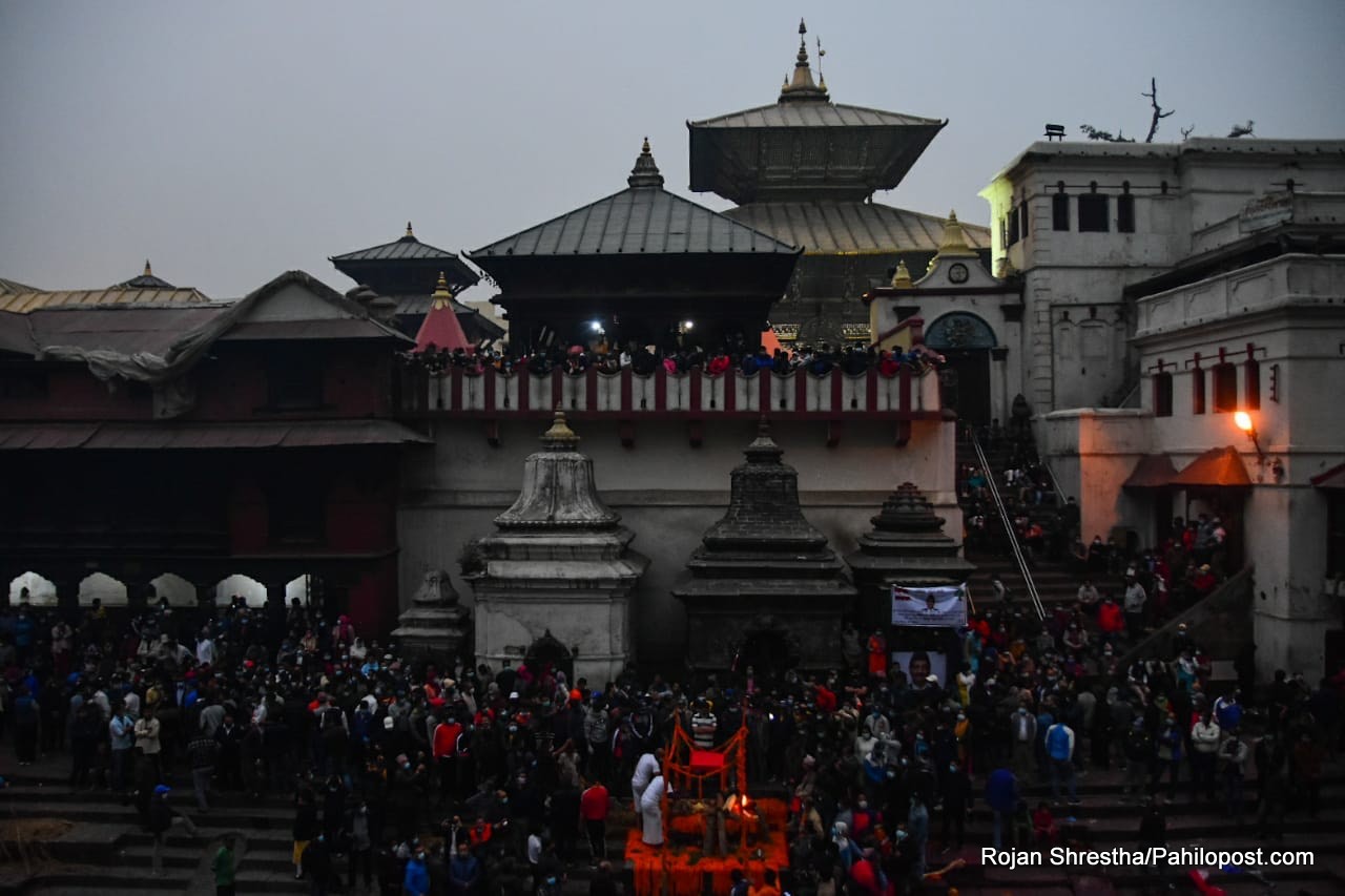 पशुपतिबाट 'घाट' हटाउन विकास कोषको प्रस्ताव, सदस्य सचिव भन्छन् 'मन्दिर क्षेत्रलाई मसानघाटमा रुपान्तरण गर्न हुँदैन'