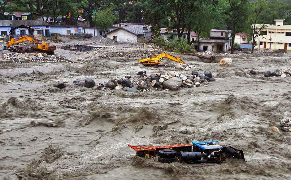 भारतमा भीषण वर्षा, ६ जनाको मृत्यु