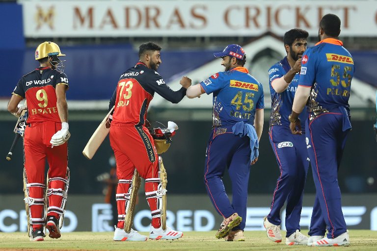 आईपीएल: लगातार ९ औं सिजन मुम्बई इण्डियन्स पहिलो खेलमा पराजित, बेङ्ग्लोरको सुखद सुरुवात