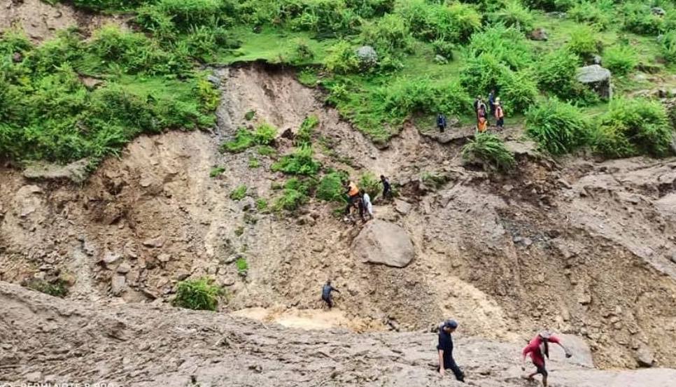 जमीन भासिएर पहिरो जाँदा अर्घाखाँचीको शीतगङ्गा नगरपालिकाका ३०० घर जोखिममा