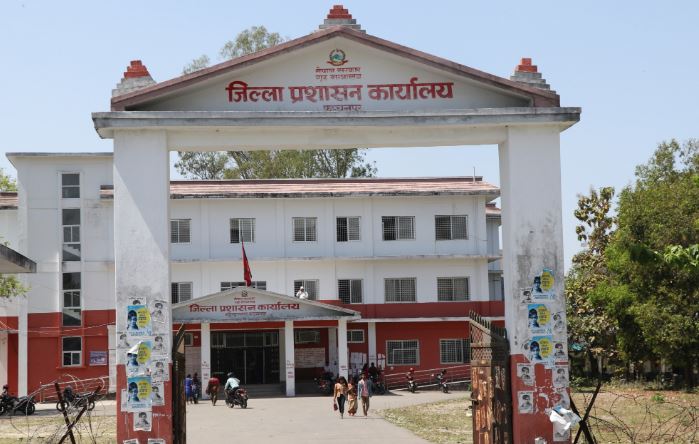 कञ्चनपुरमा 'अघोषित कर्फ्यू', घरबाहिर निस्किए कारबाही गर्ने चेतावनी