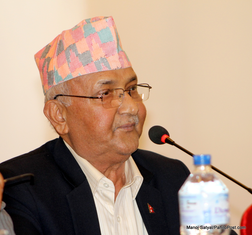 केपी ओलीले शिक्षकलार्इ भने, ‘जबलेस-मास्टर’