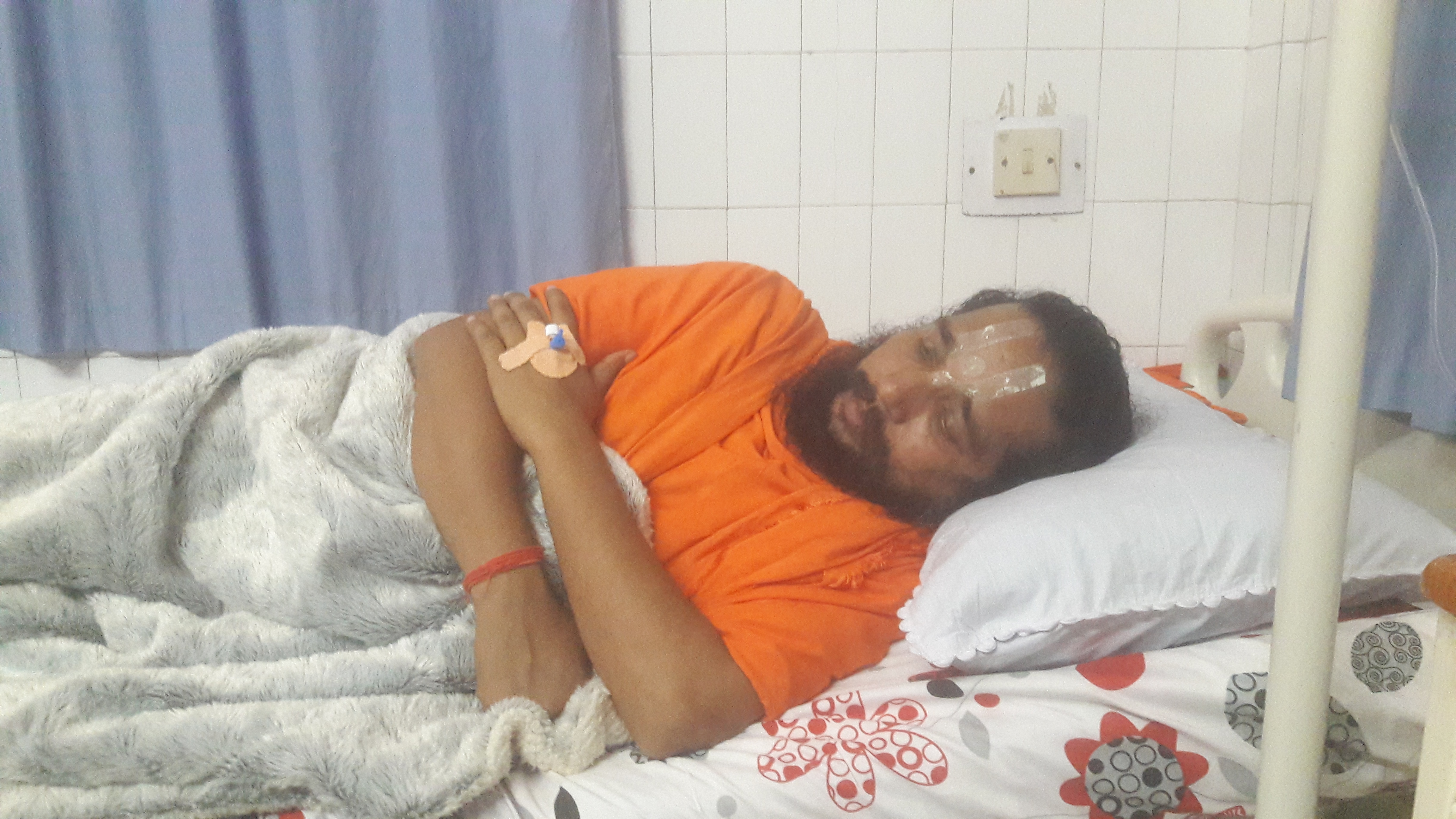 अदालतले पक्राउ पुर्जी दिएका 'सिद्धबाबा कृष्णदासजी' आइसियूमा!