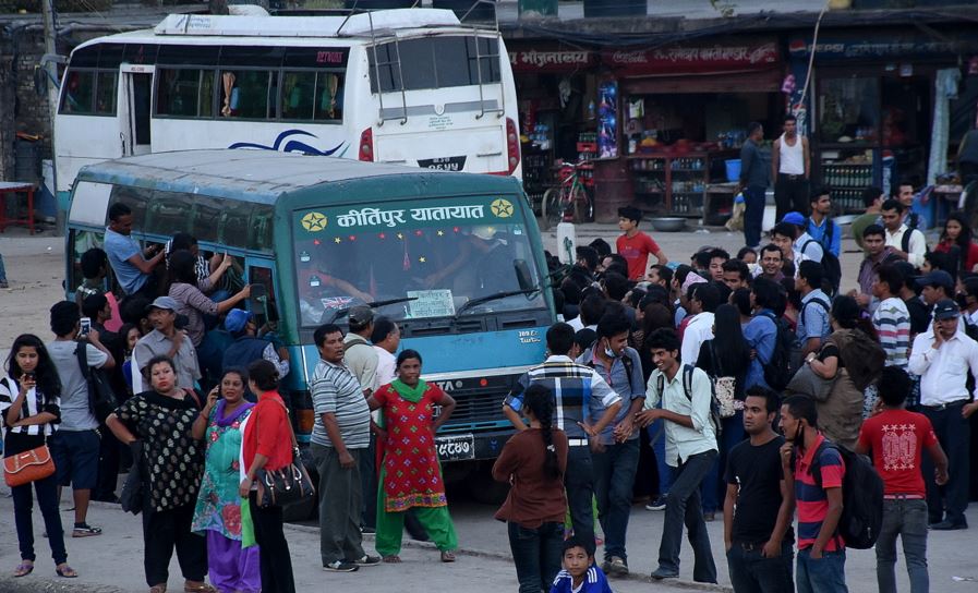 बस, माइक्रोबस, टेम्पोको झ्यालबाट फुत्त फोहर फ्याँके जरिवाना र नाम सार्वजनिक हुने