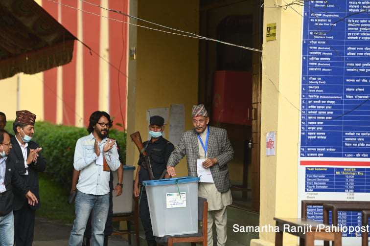 काठमाडौं मेयरका उम्मेद्वार केशव स्थापितले गरे मतदान