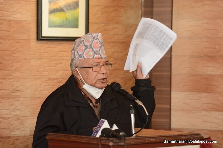 ओलीलाई माधव नेपालको प्रश्न : तपाई कस्तो मान्छे, संसद बिघटन गर्ने अनि प्रधानमन्त्री पनि हुँ भन्ने?’