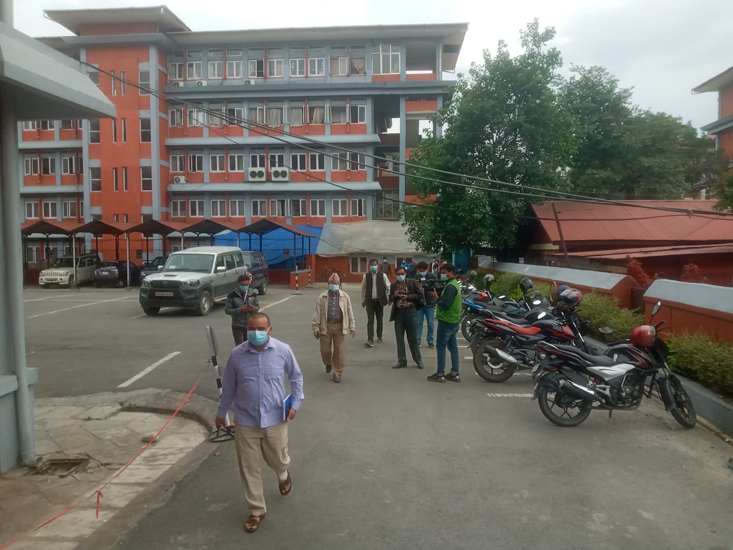 माधव नेपालसहित सांसदहरु सिंहदरवारमा, सामूहिक राजीनामाको तयारी