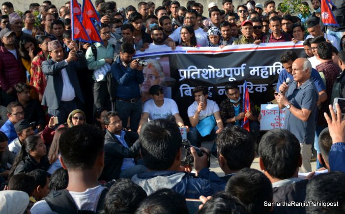 महाभियोग : घेराबन्दीमा सत्तापक्ष, संकटमा प्रचण्ड