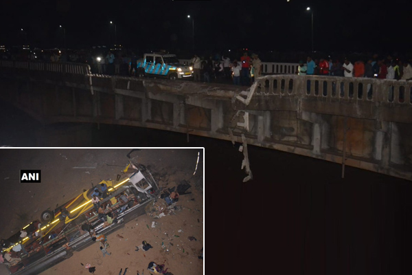 पुलबाट बस खस्दा भारतमा १२ जनाको मृत्यु