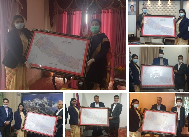 राष्ट्रपति, प्रधानमन्त्रीदेखि कांग्रेस सभापति देउवासम्मलाई अद्यावधिक नक्सा हस्तान्तरण