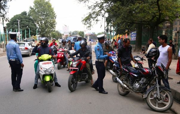 काभ्रे लकडाउन उल्लङ्घन गर्ने ६० सवारी साधन नियन्त्रणमा
