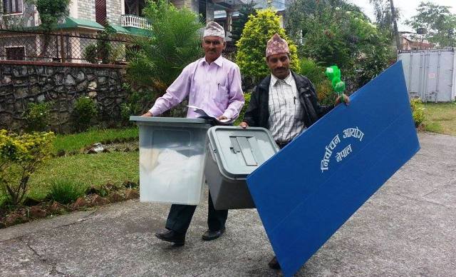 कास्कीका सवै मतदान केन्द्रमा कर्मचारी खटिए 