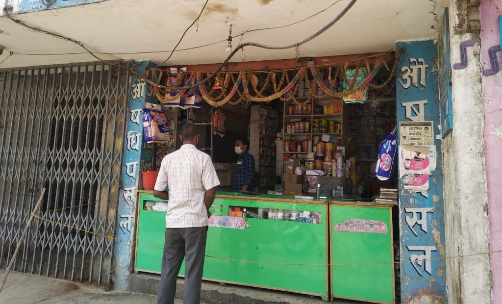 लकडाउनका कारण वीरगंजमा औषधि अभाव, समस्या समाधानका लागि प्रहरी र सानो पाइलाको सहकार्यमा ‘हेल्थ डेस्क’