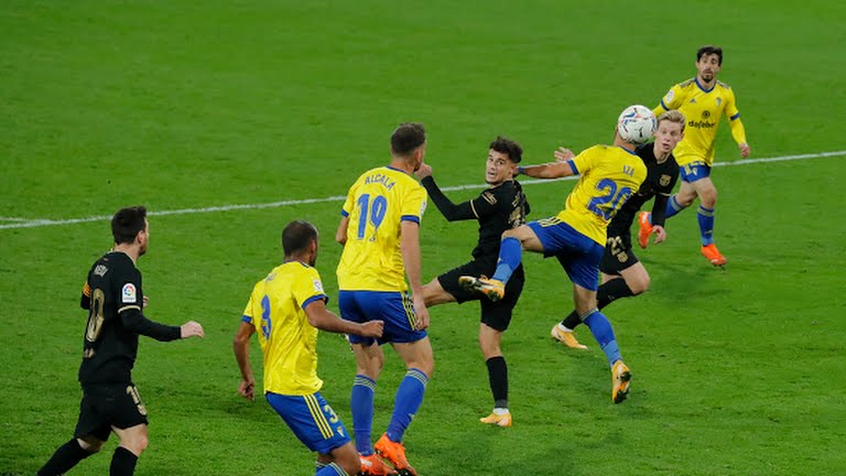 बार्सिलोना काडिजसँग पराजित