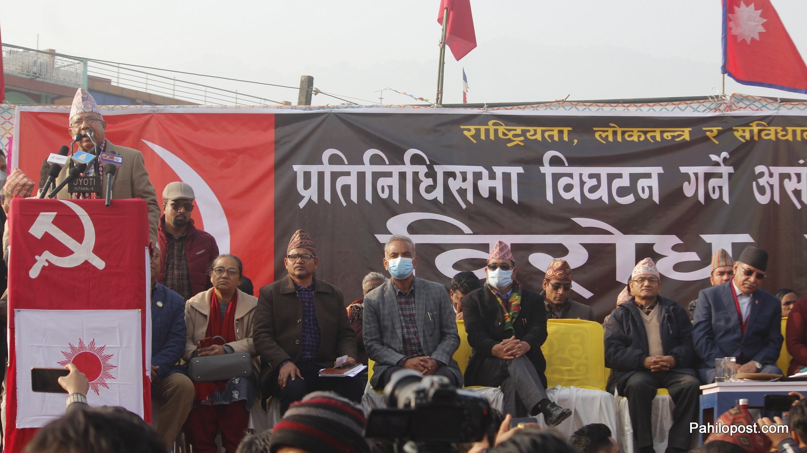 प्रधानमन्त्री ओली विरुद्ध प्रचण्ड र माधव नेपालको शब्द वाण : आन्दोलनमा आउने होइन लतारिने बानी भएका नेता