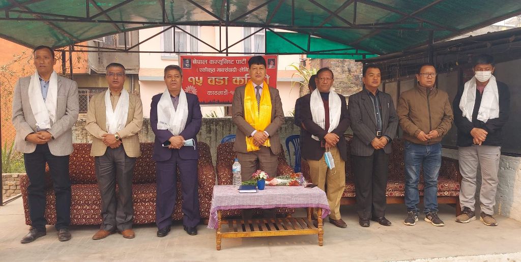 अभियन्तालाई मेयर शाक्यको प्रश्न, ‘कमलपोखरीको माटो अनुहारमा दल्ने र प्रधानमन्त्रीको राजीनामाबिच के सम्बन्ध छ?’