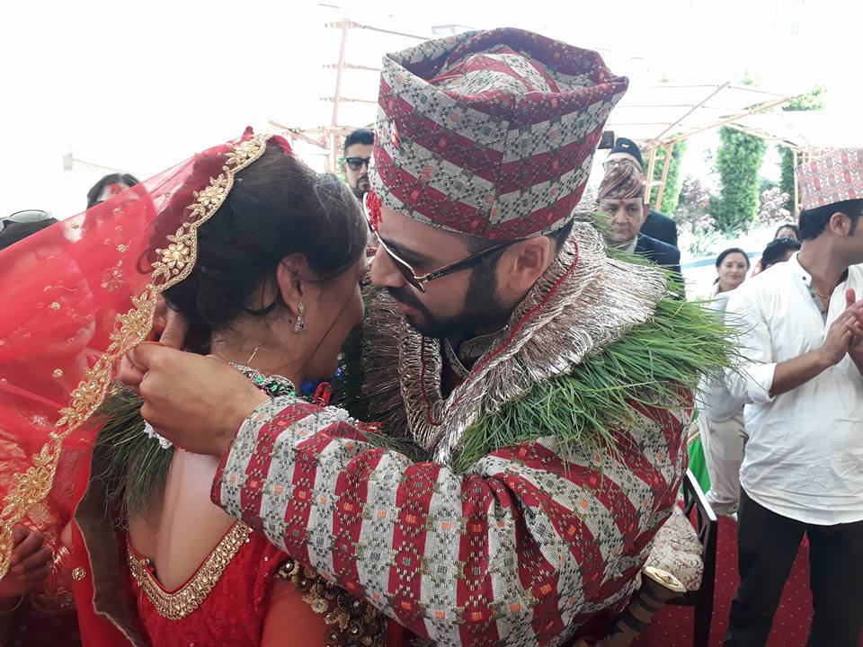 बेहुला बेहुली बन्दा यस्तो देखिए नीशा र शरद 