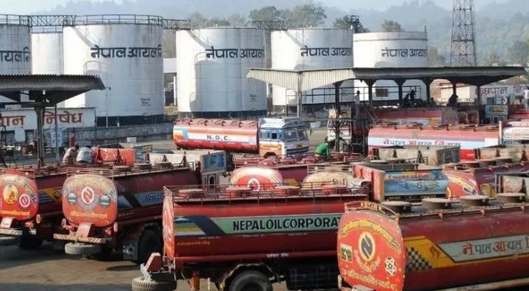 पेट्रोल, डिजेल र मट्टितेलमा प्रतिलिटर  एक/एक रुपैयाँ मूल्य बृद्धि