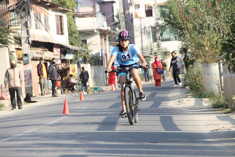 किड‍्स ट्राईथालनको उपाधि जाडेन र आजमीलाई