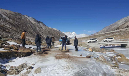 तिब्बततर्फको नाका बन्द हुँदा ओलाङचुङगोलावासीलाई उपभोग्य वस्तुको किनमेलमा समस्यामा