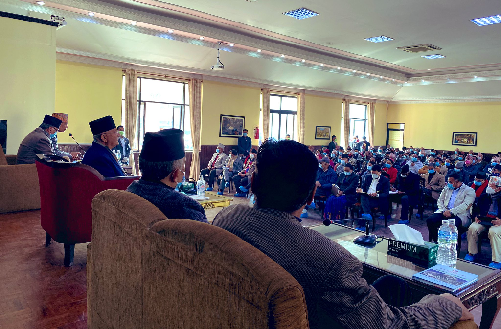 पार्टीमा बहुमत देखाउन ओलीको कसरत: केन्द्रीय कमिटीमा ५५६ सदस्य थप, बालुवाटारमा खुवाए सपथ