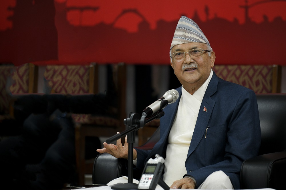 एमालेको केन्द्रीय कमिटी बैठक बस्दै, माधव नेपाललाई साथ दिनेलाई ओलीले कारवाही गर्ने