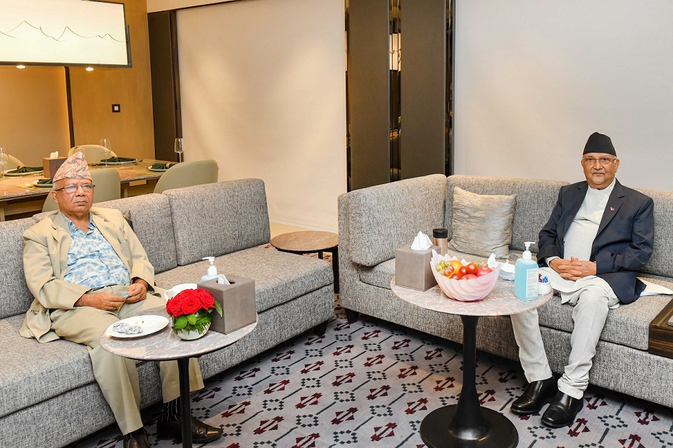 एमालेको विवाद अझै पुगेन टुंगोमा : ओली नेपालको वार्ता सकारात्मक, भोलि फेरि बस्ने सहमति