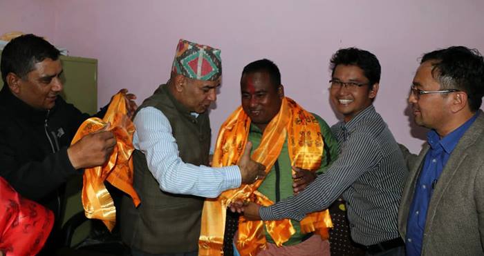 एमाले वडा अध्यक्षका उम्मेद्वार कांग्रेसमा प्रवेश