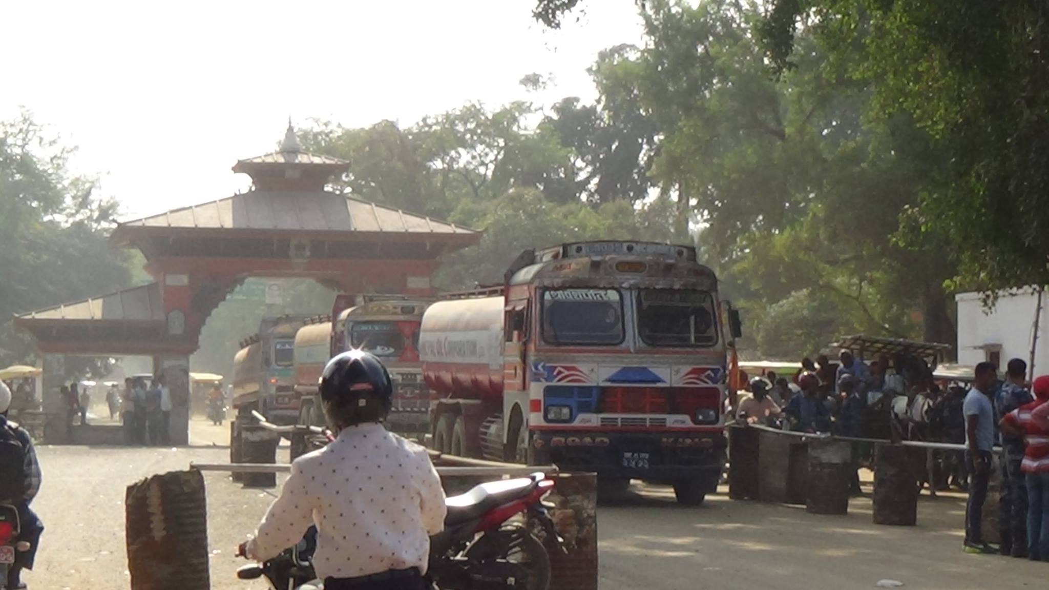 भारतमा रोकिए नेपाली मालबाहक कन्टेनर र ट्रक