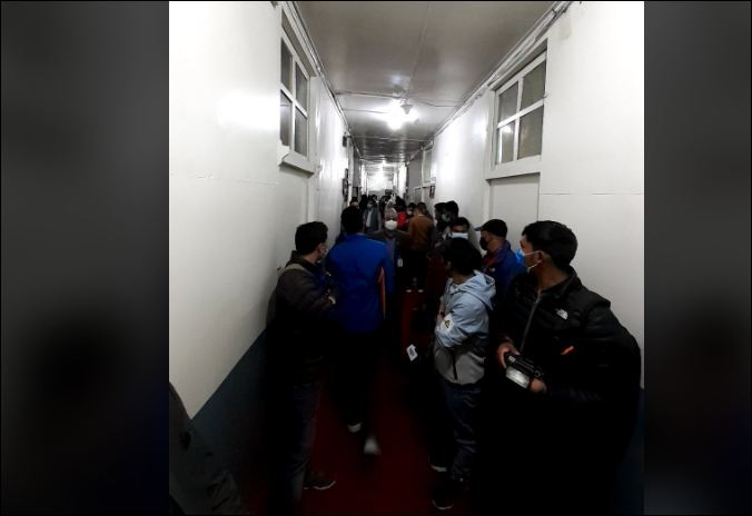 प्रतिनिधिसभा बैठक सुरु हुन डेढ घन्टा बाँकी हुँदा परामर्शमा जाने भन्दै कार्यकक्षबाट निस्किए संसदका महासचिव