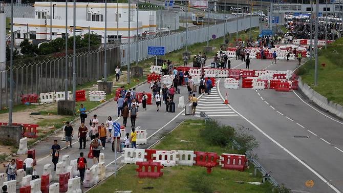 हङकङ संकट: प्रदर्शनकारीद्वारा फेरि विमानस्थल संचालनमा अवरोधको प्रयास