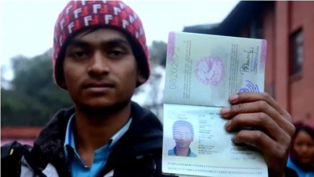 ​खाडीमा काम गर्ने नेपालीलाई प्रचण्ड सरकारको उपहार : घट्यो पासपोर्ट शुल्क 