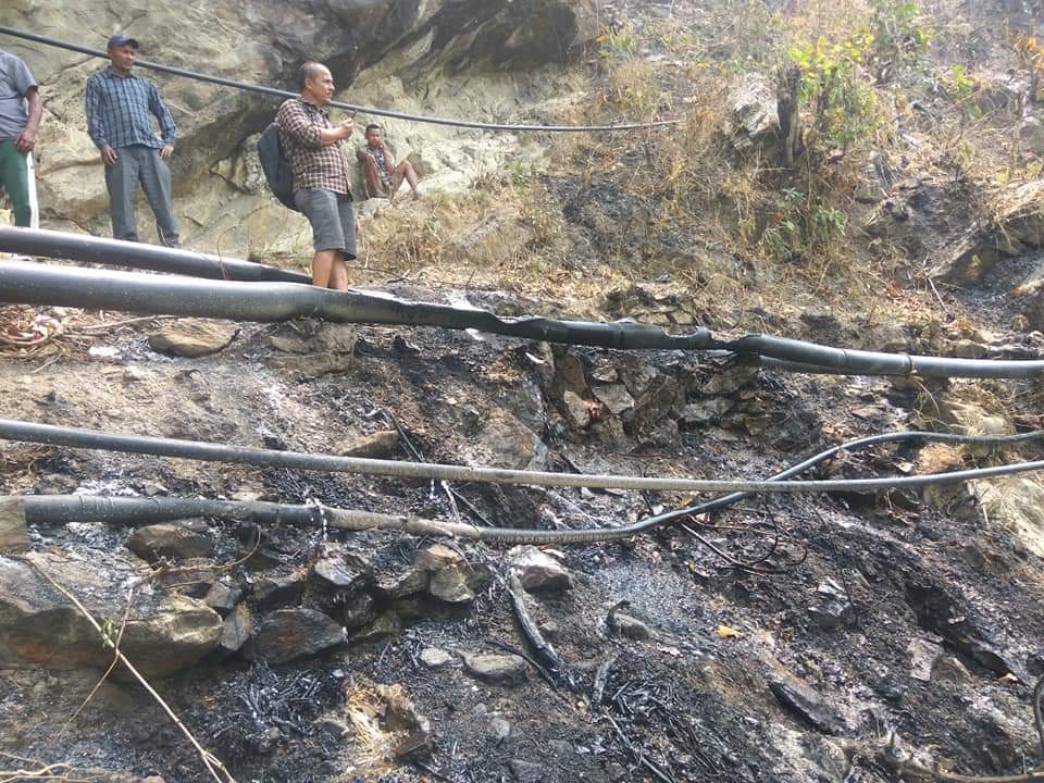 मकवानपुरको गढी गाउँपालिकामा पानीको अभाव, डढेलोले खानेपानी पाइप नष्ट
