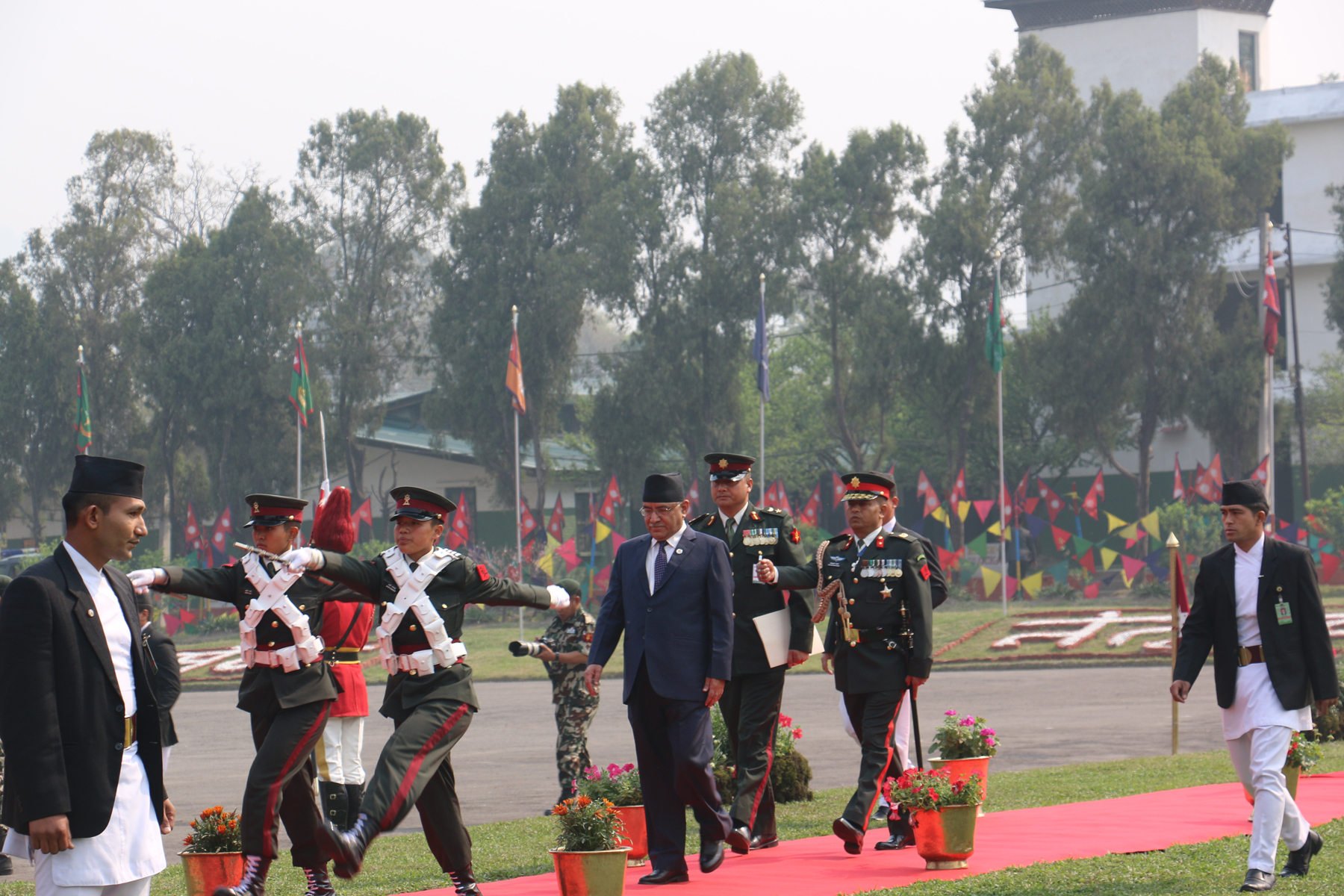 नेपाली सेनाको क्याडेट तालिममा प्रधानमन्त्री, हेर्नुस् फोटोमा