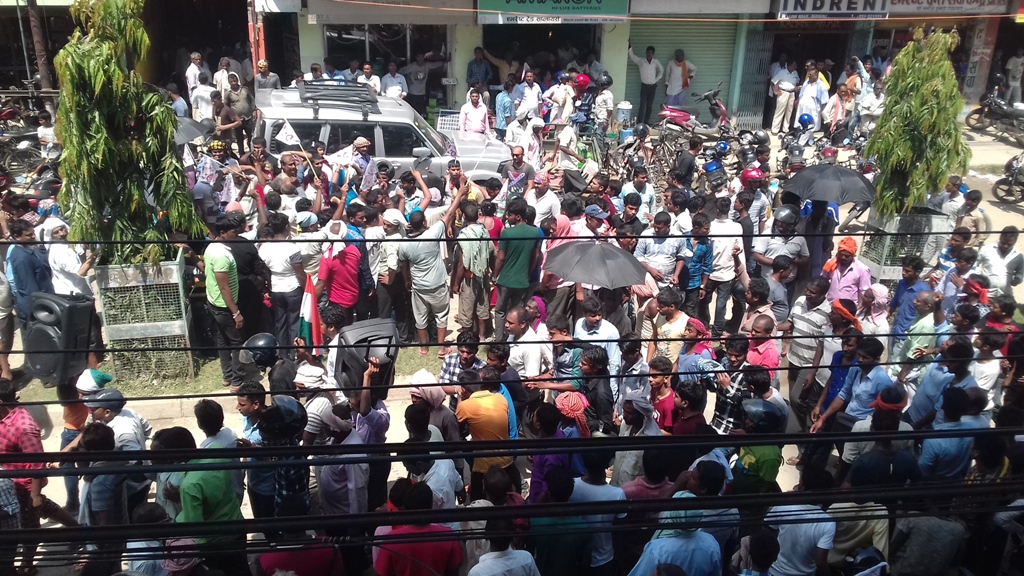 वीरगञ्जमा मेयरको टिकटको विषयलाई लिएर राजपाका कार्यकर्ताबीच झडप