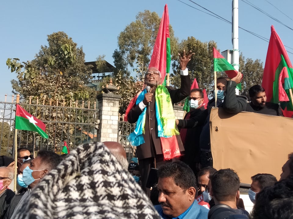 ओलीलाई राजेन्द्र महतोको चेतावनी : गोली हानेर बनाएको संविधानमै प्रतिगमन गर्ने? धेरै टिक्नेवाला छैन