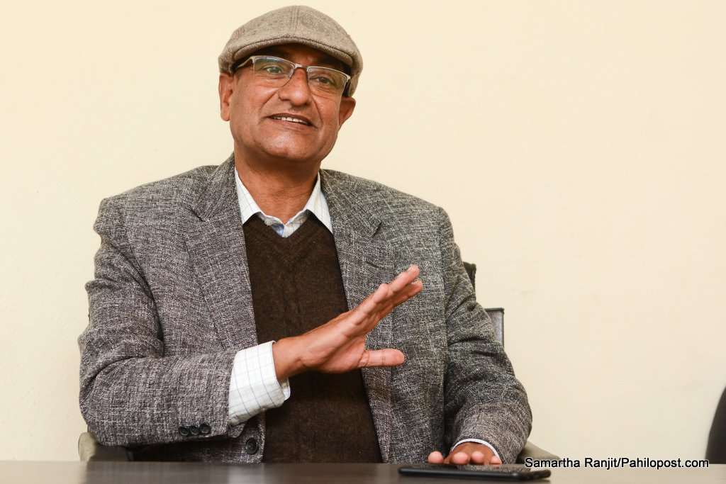 राष्ट्रपति र प्रधानमन्त्रीले मिलेर संविधानमाथि जालसाजी गरे : रमेश लेखक