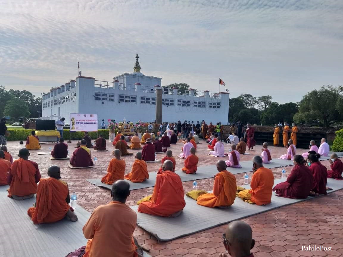 लुम्बिनीमा वर्षावास बस्दैछन् भिक्षु तथा उपासक-उपासिका